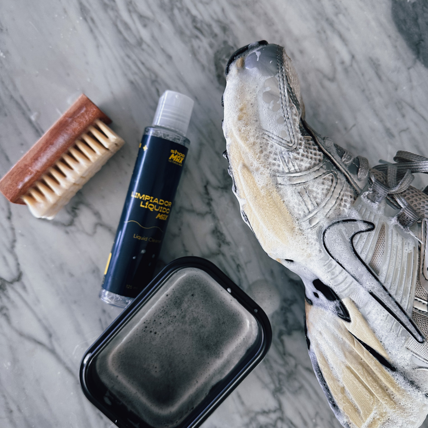 Kit de Limpieza Para Tenis con Líquido MAX